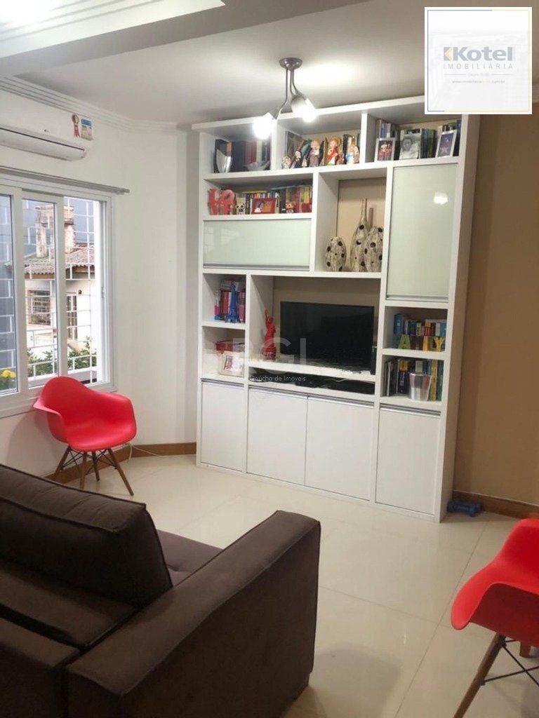 Casa com 03 dormitórios, 01 suíte, pátio com churrasqueira e 03 vagas de garagem no bairro Tristeza — foto 2