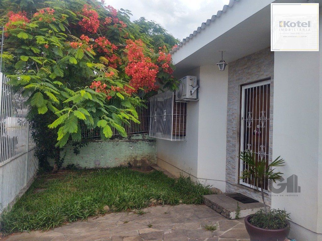 Casa de 2 dormitórios no bairro Passo das Pedras