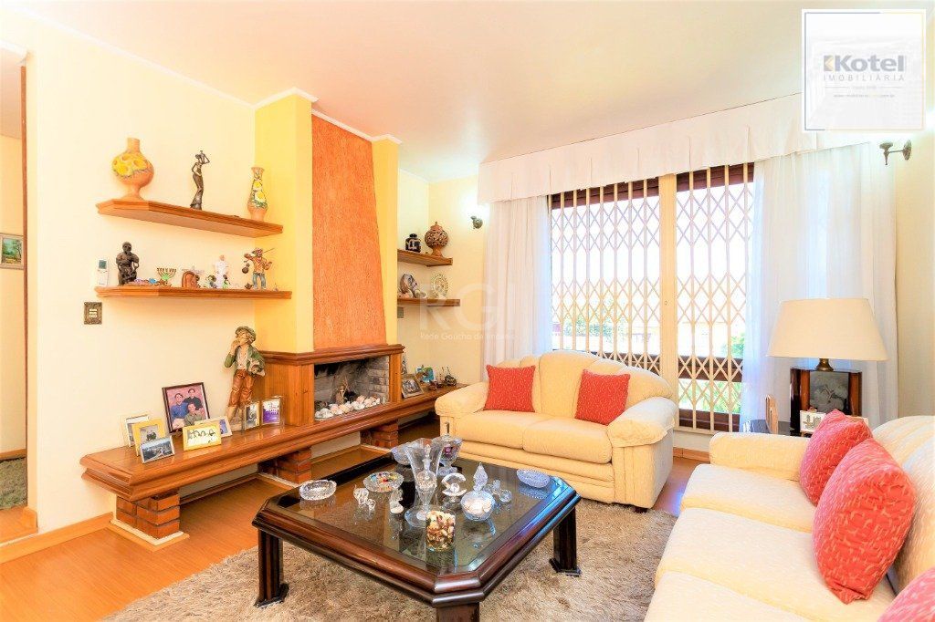 Casa para Venda - 228m², 4 dormitórios, sendo 1 suites, 5 vagas - Teresópolis — foto 5