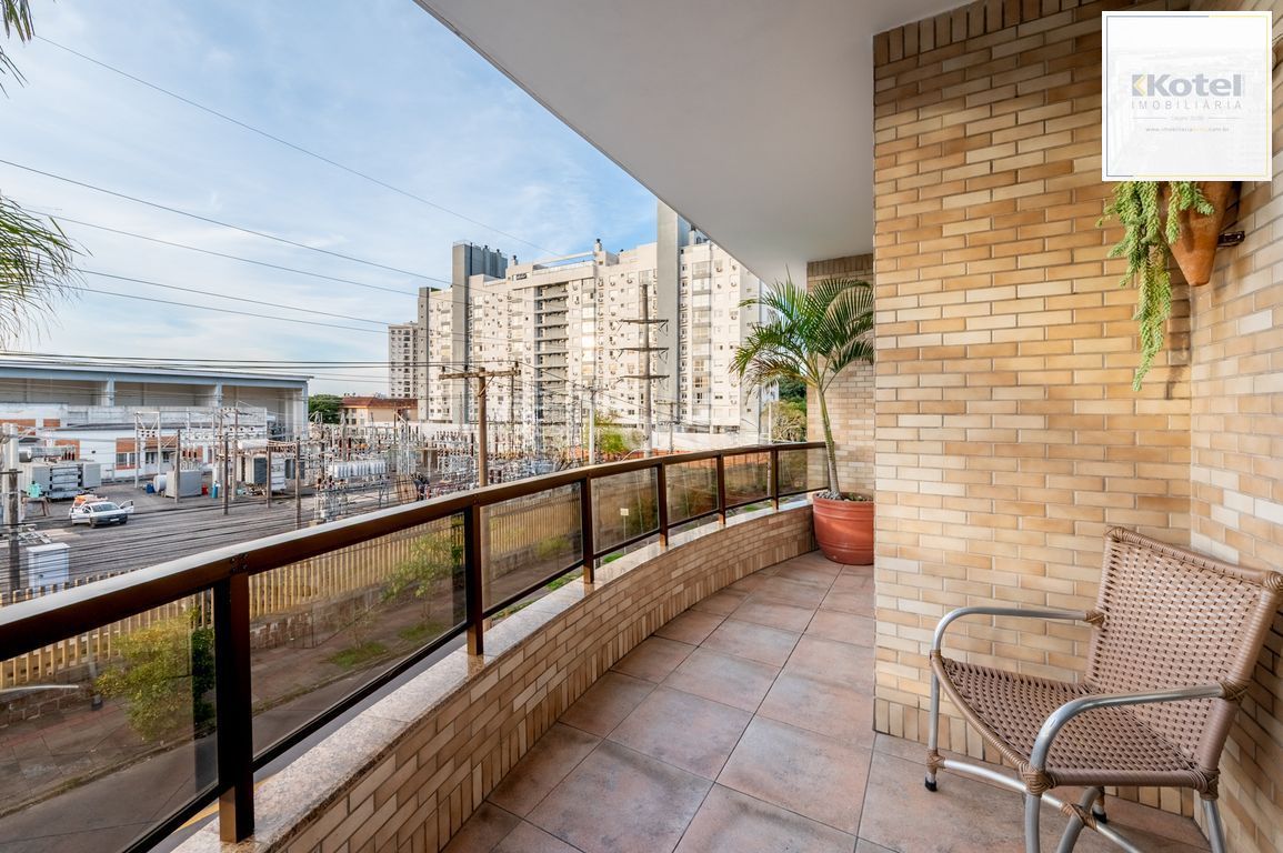 Apartamento de 4 dormitorios á Venda no Passo da Areia - Porto Alegre
