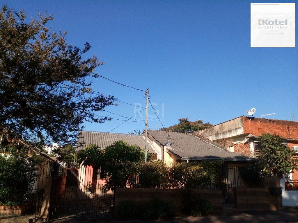 Casa para Venda - 140m², 3 dormitórios, sendo 1 suites, 2 vagas - Morro Santana