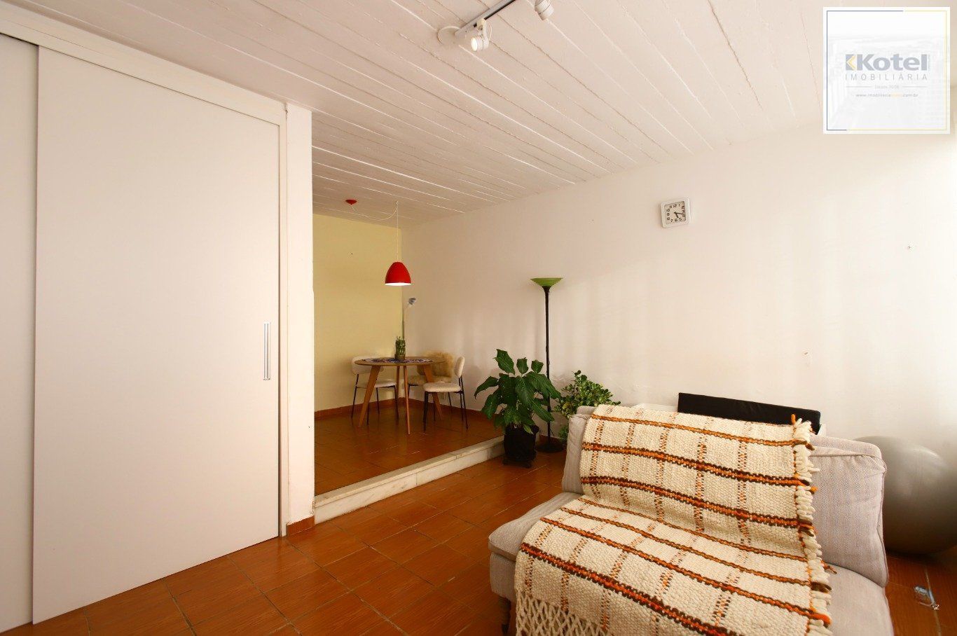 Casa com Edícula nos fundos, total de 5 dormitórios no Bairro gloria. — foto 4