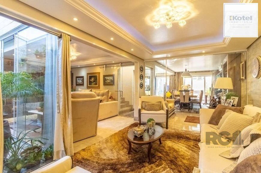 Casa 280m² - 3 dormitórios, 1 suíte, 2 vagas no bairro Jardim Itú