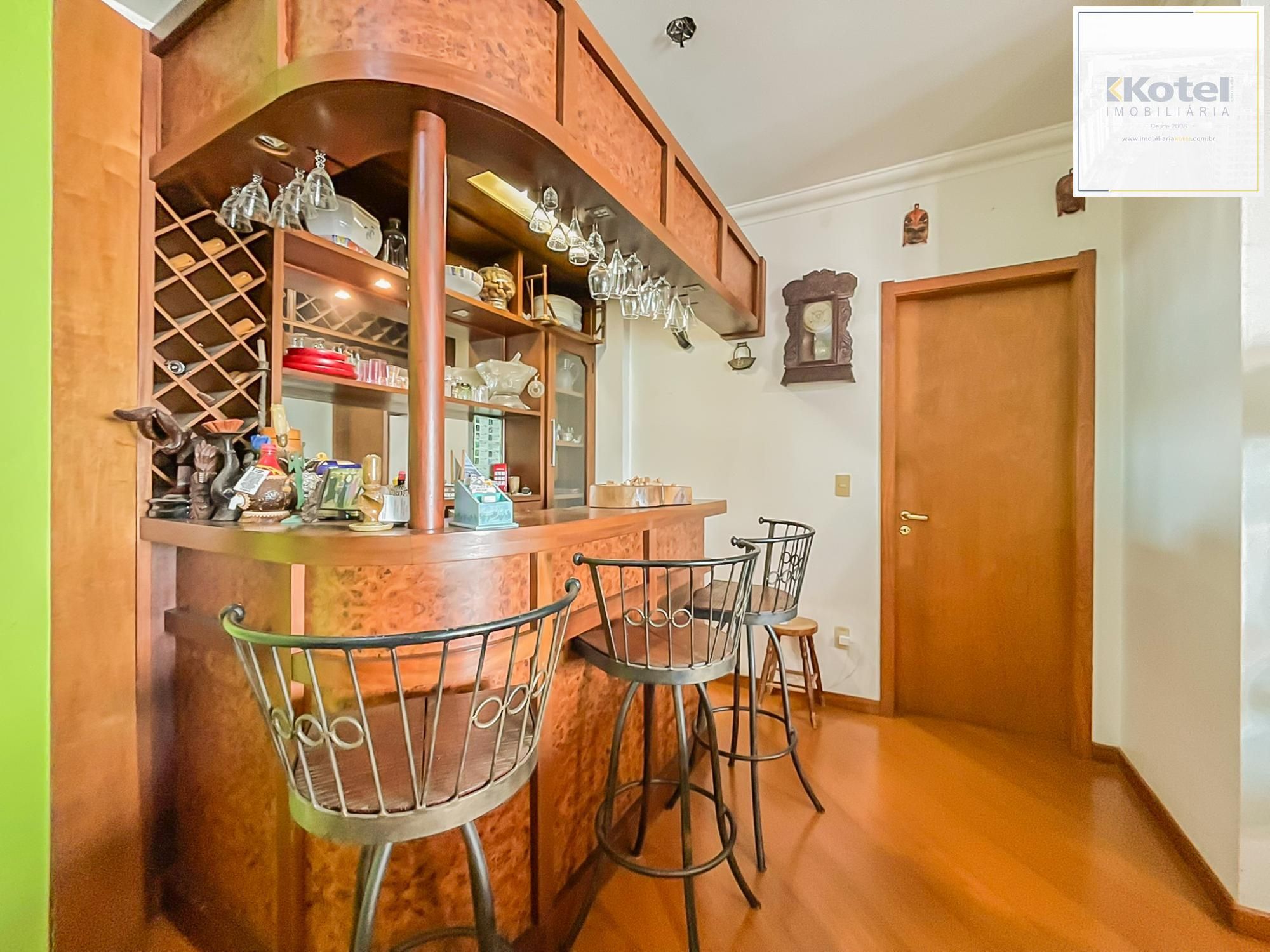 Lindo apartamento 03 dormitórios, duas vagas Coração Menino Deus — foto 4