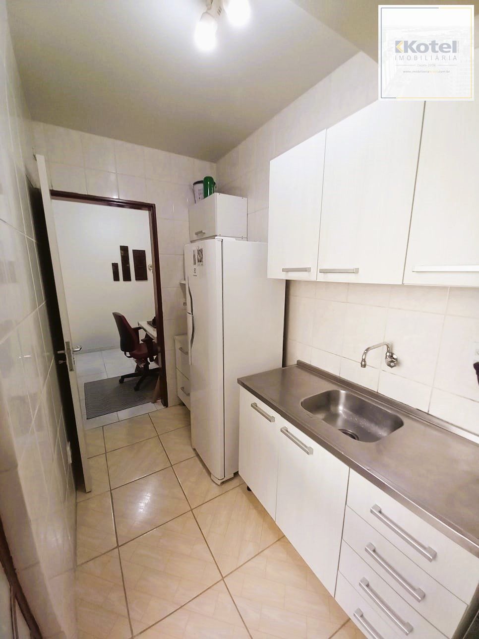 Apartamento de 01 dormitorio com vaga de garagem no bairro Menino Deus-Porto Alegre /RS