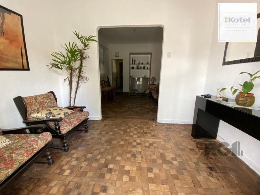 Ampla casa de 180m² com 2 dormitórios e churrasqueira. — foto 2