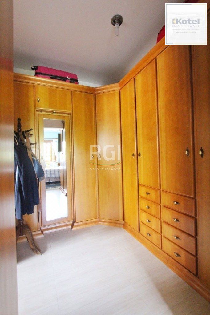 Casa para Venda - 259.5m², 4 dormitórios, sendo 1 suites, 3 vagas - Teresópolis — foto 3