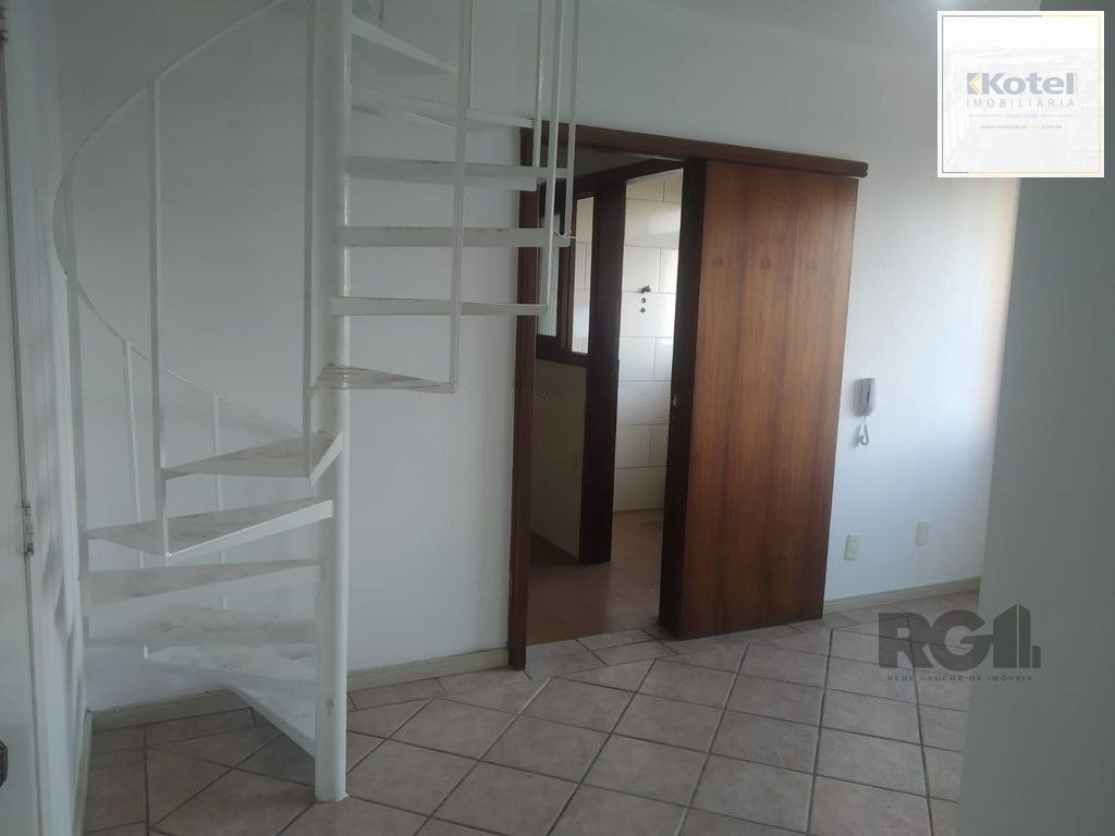Excelente DUPLEX de 90m² com 2 dormitórios e 2 vagas.