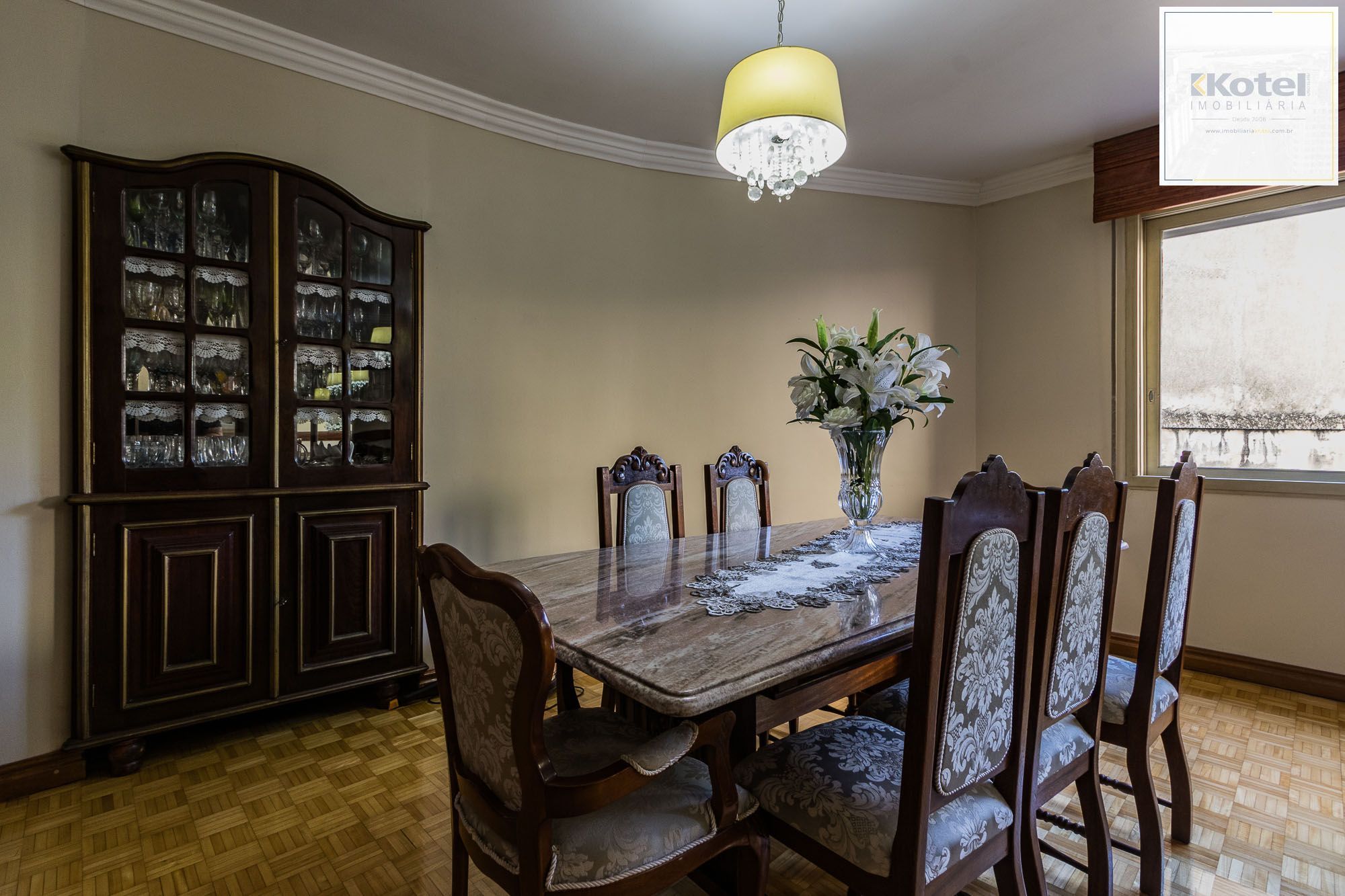 Apartamento de 3 dormitórios e 133m² à venda em Centro Histórico, Porto Alegre.