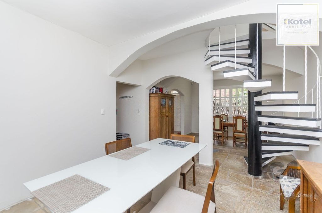 Casa de 4 dormitórios no bairro Três Figueiras — foto 4