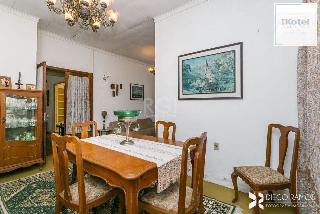 Casa para Venda - 198m², 3 dormitórios, sendo 1 suites, 4 vagas - Petrópolis — foto 4
