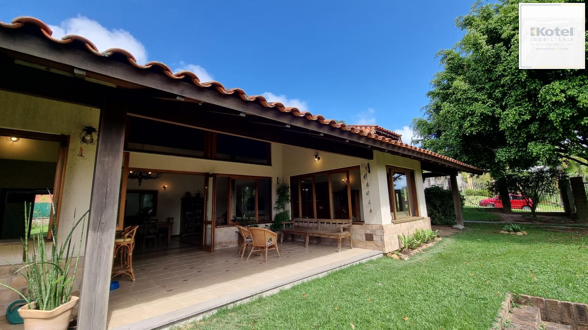 Fachada lateral- Varanda