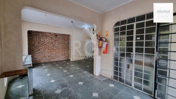 Casa para Venda - 200m², 2 dormitórios, 1 vaga - Moinhos de Vento