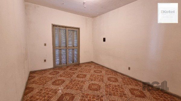 Casa /Sobrado  com apartamento e loja, estacionamento, a venda no Bairro Jardim Itu.  Lojão embaixo com dois banheiros e divisórias, — foto 3