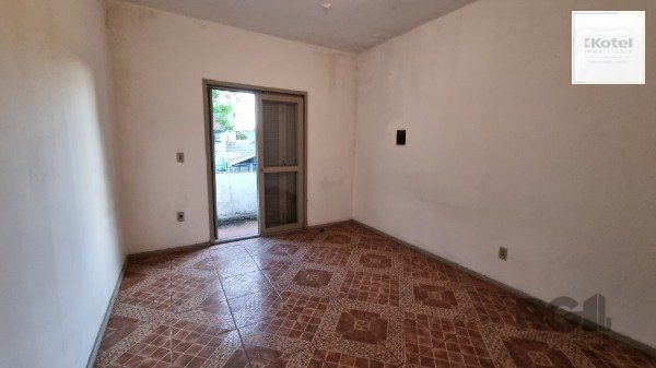 Casa /Sobrado  com apartamento e loja, estacionamento, a venda no Bairro Jardim Itu.  Lojão embaixo com dois banheiros e divisórias, — foto 5