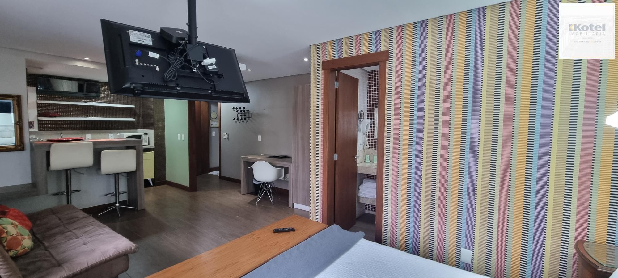 Sala, dormitório- banheiro