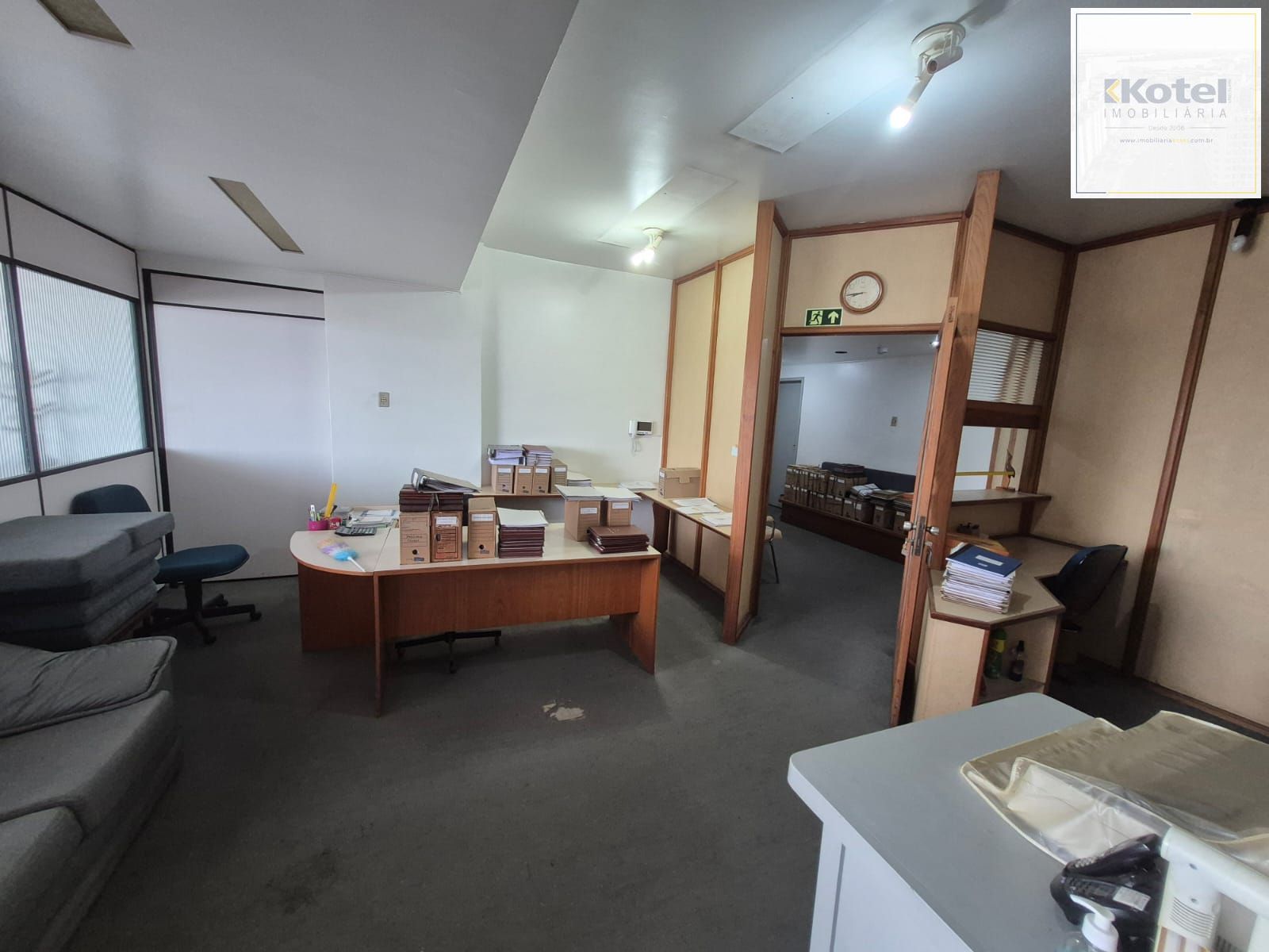 Vende conjunto de salas com 121,07 m²