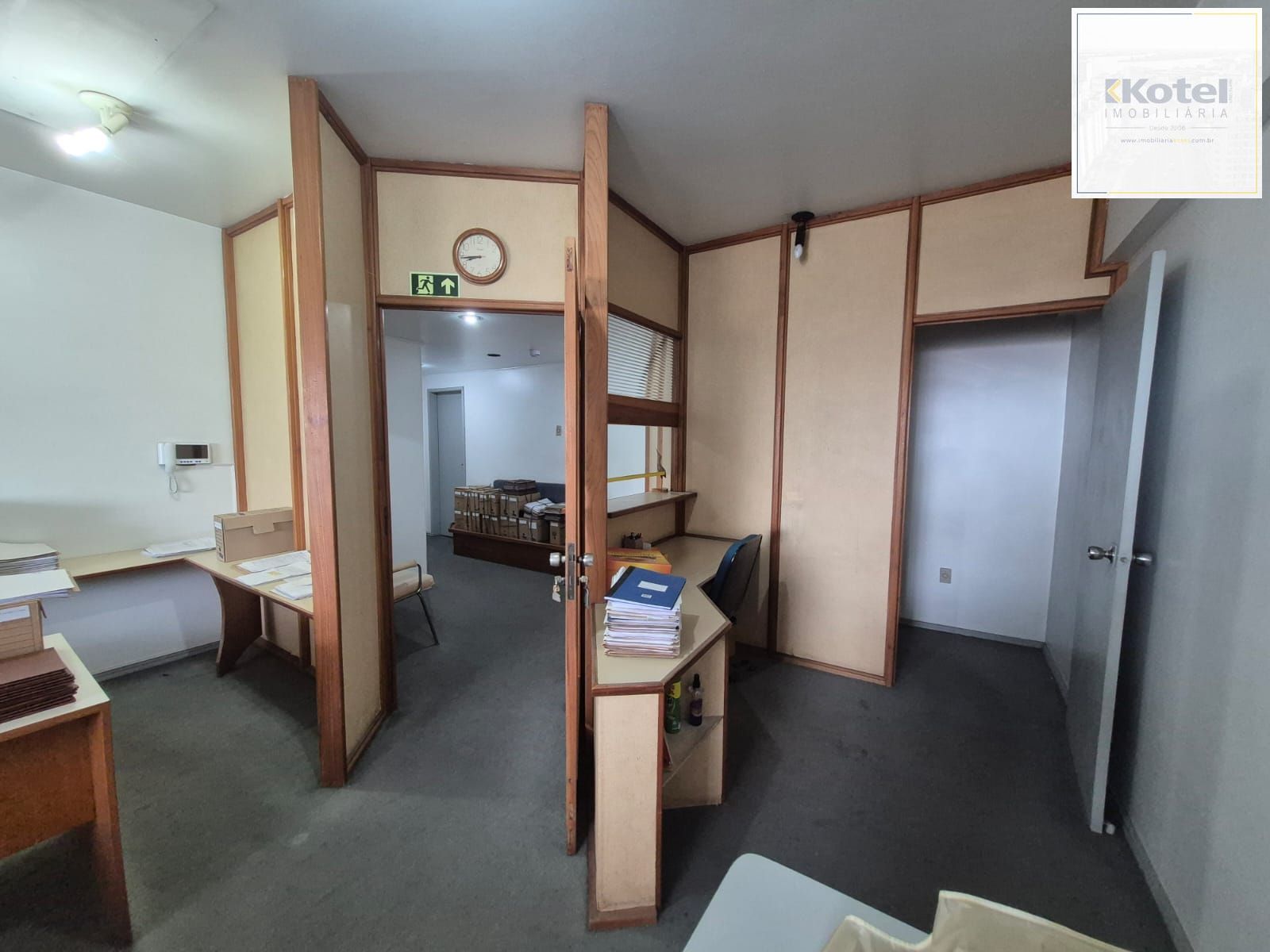 Vende conjunto de salas com 121,07 m²