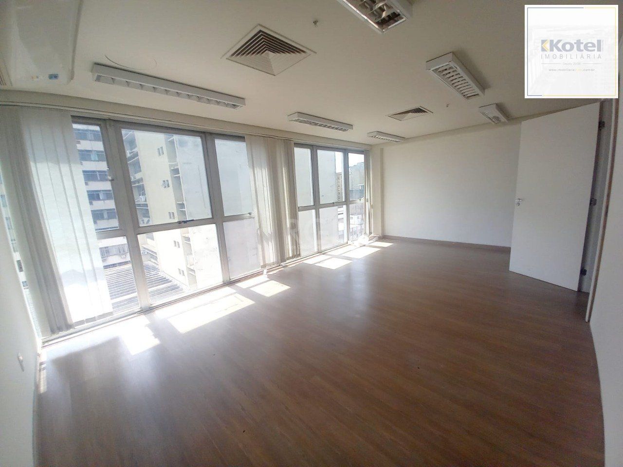 Sala Comercial à venda, 47m², Centro Histórico - Porto Alegre — foto 2