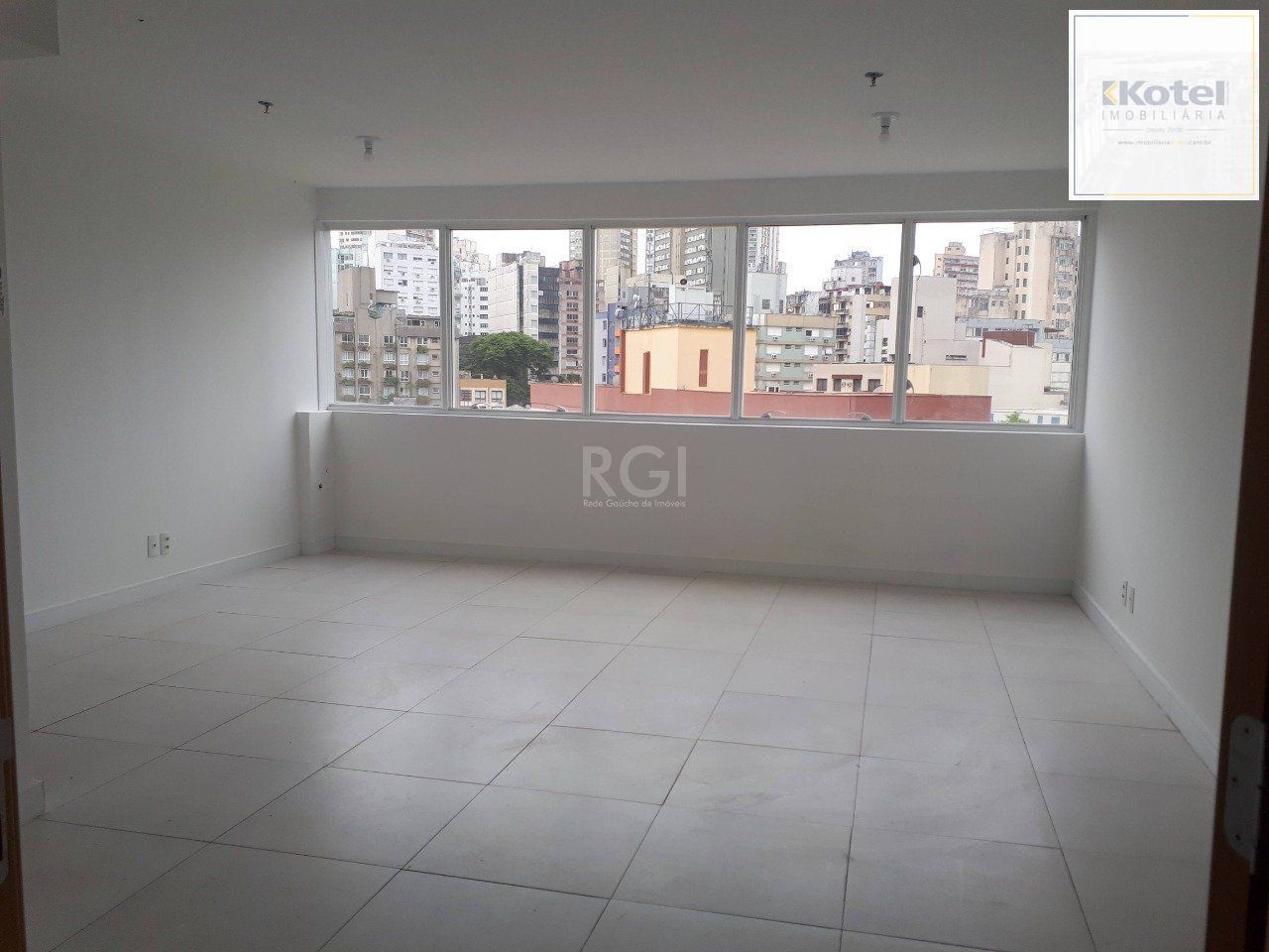 Sala Comercial à venda, 36m², Cidade Baixa - Porto Alegre — foto 2