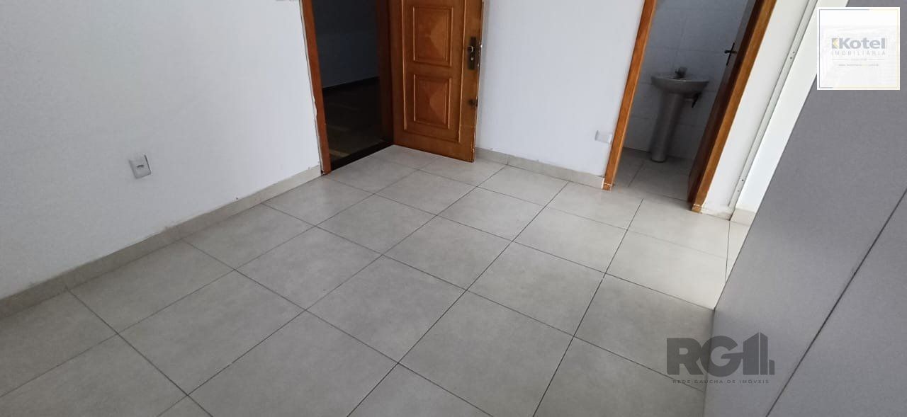 Sala em andar alto na região central.