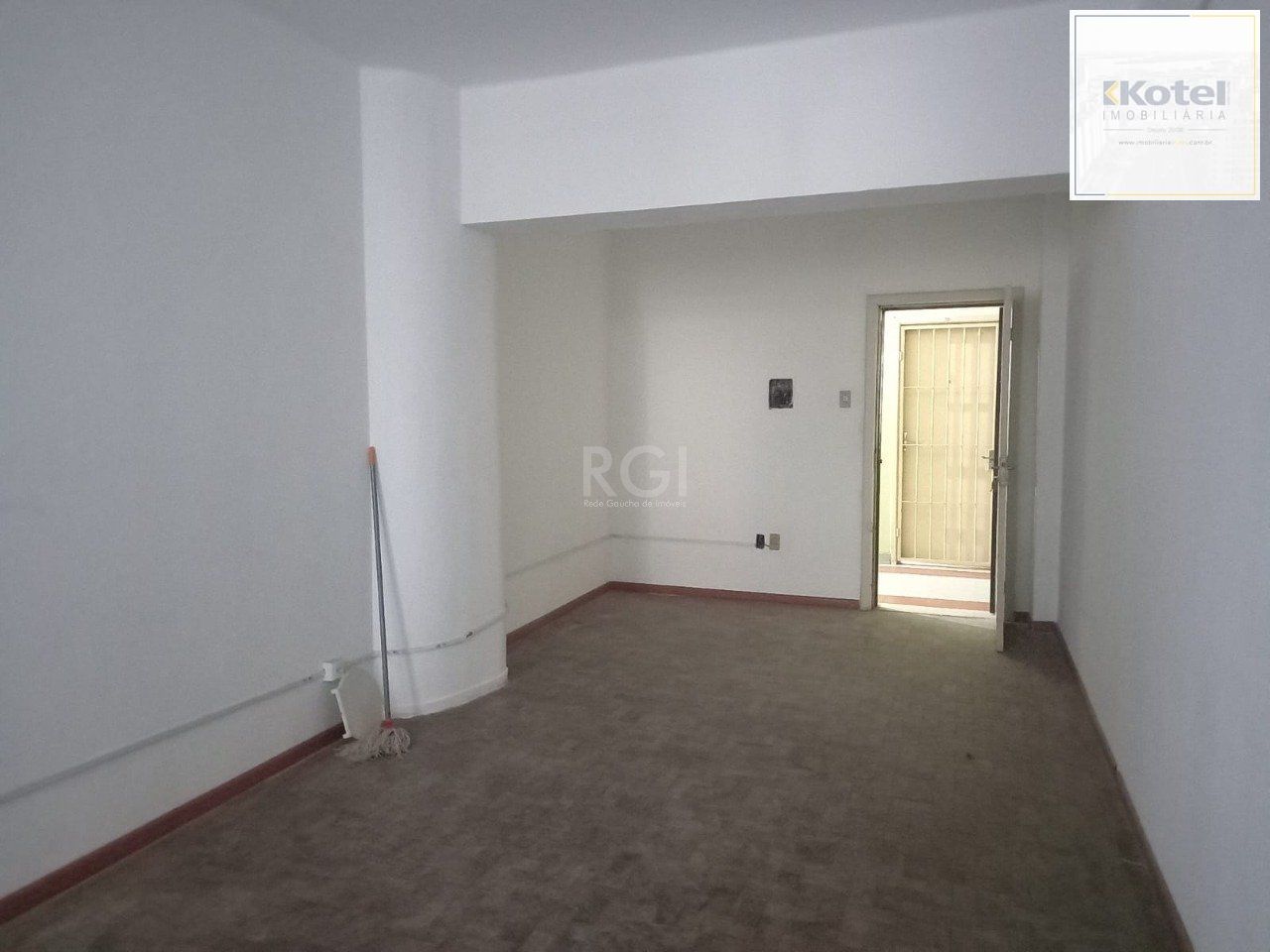 Sala Comercial à venda, 28m², Centro Histórico - Porto Alegre — foto 2