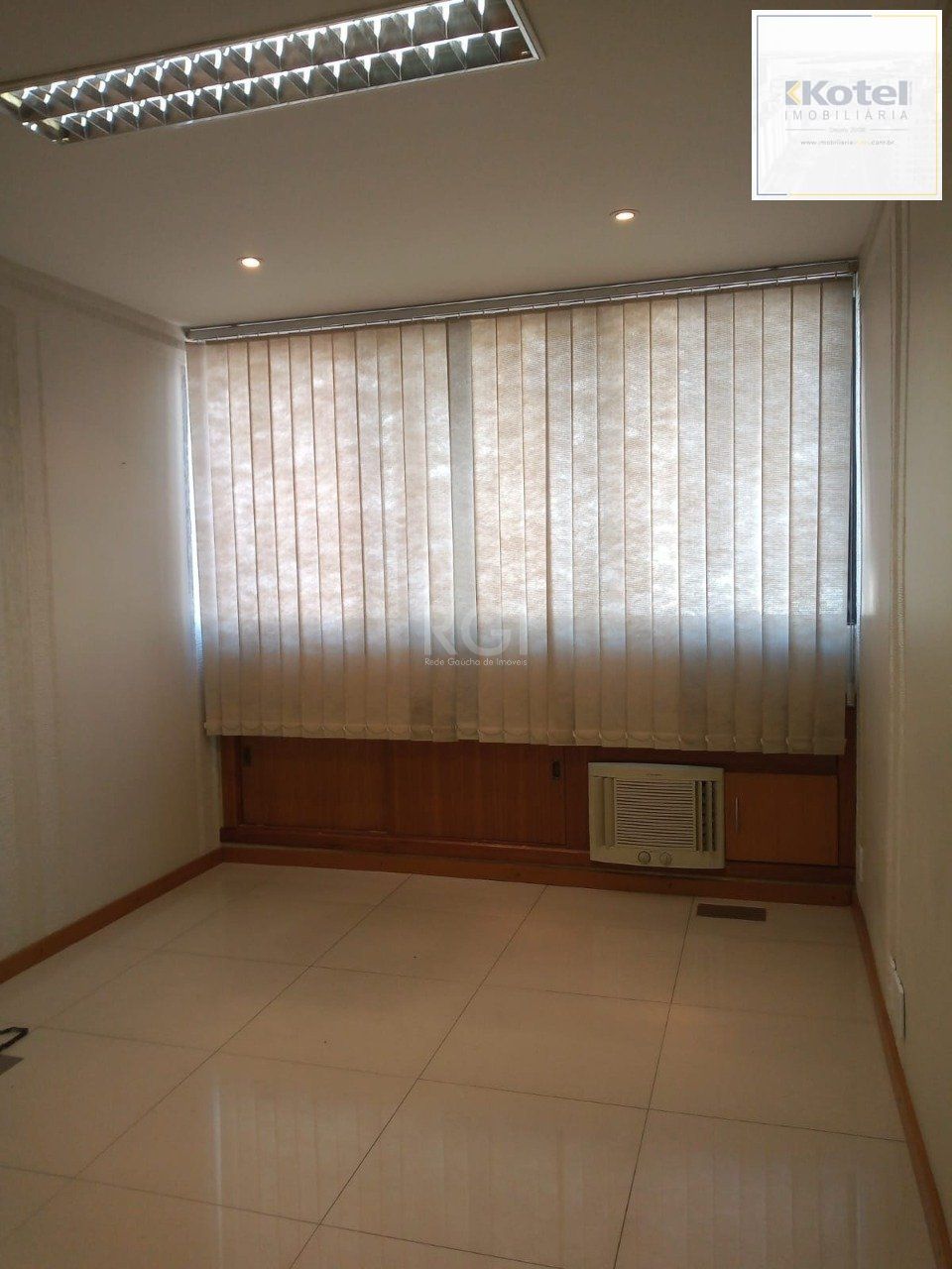 Sala Comercial à venda, 95m², Centro Histórico - Porto Alegre
