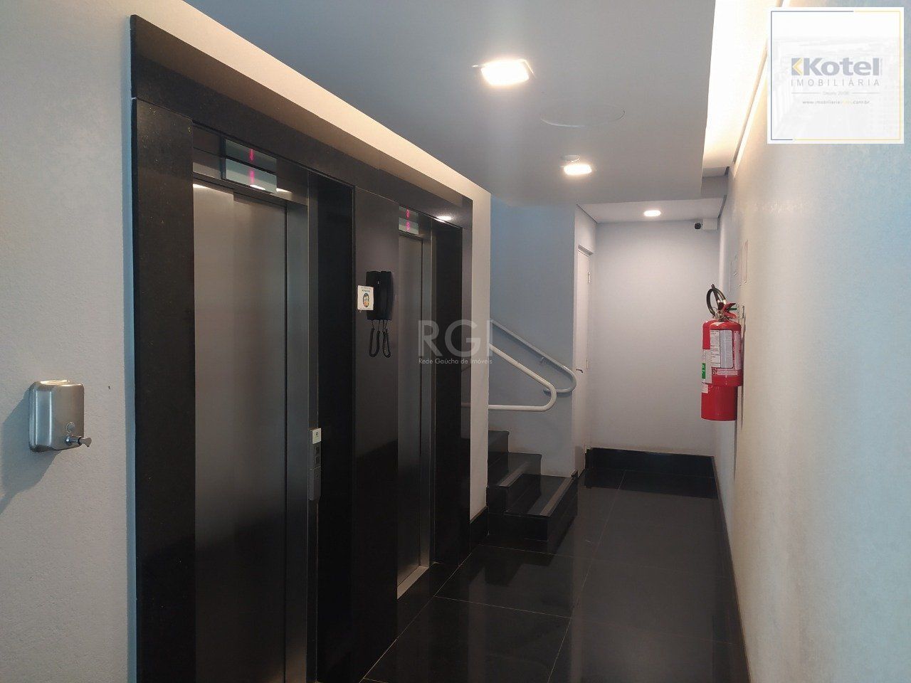 Apartamento para Venda - 119.65m², 3 dormitórios, sendo 1 suites, 2 vagas - Petrópolis — foto 2