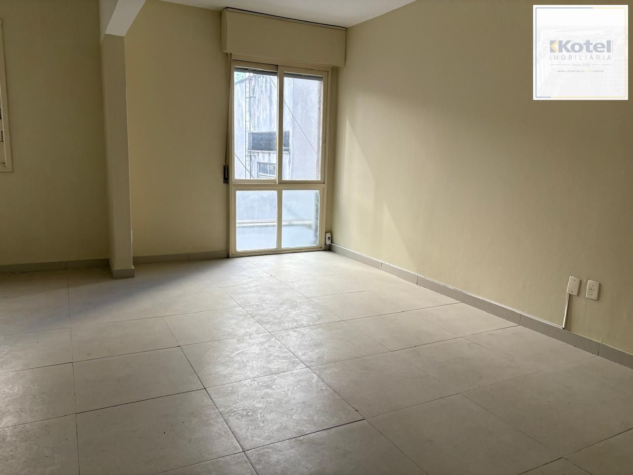 Sala comercial 26,73 no centro de Porto alegre