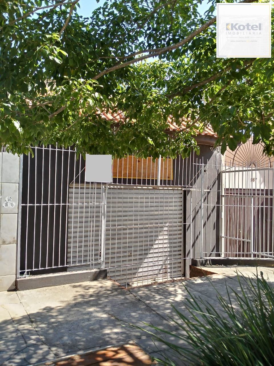 Loja térrea, frente para a rua Bairro Cristal