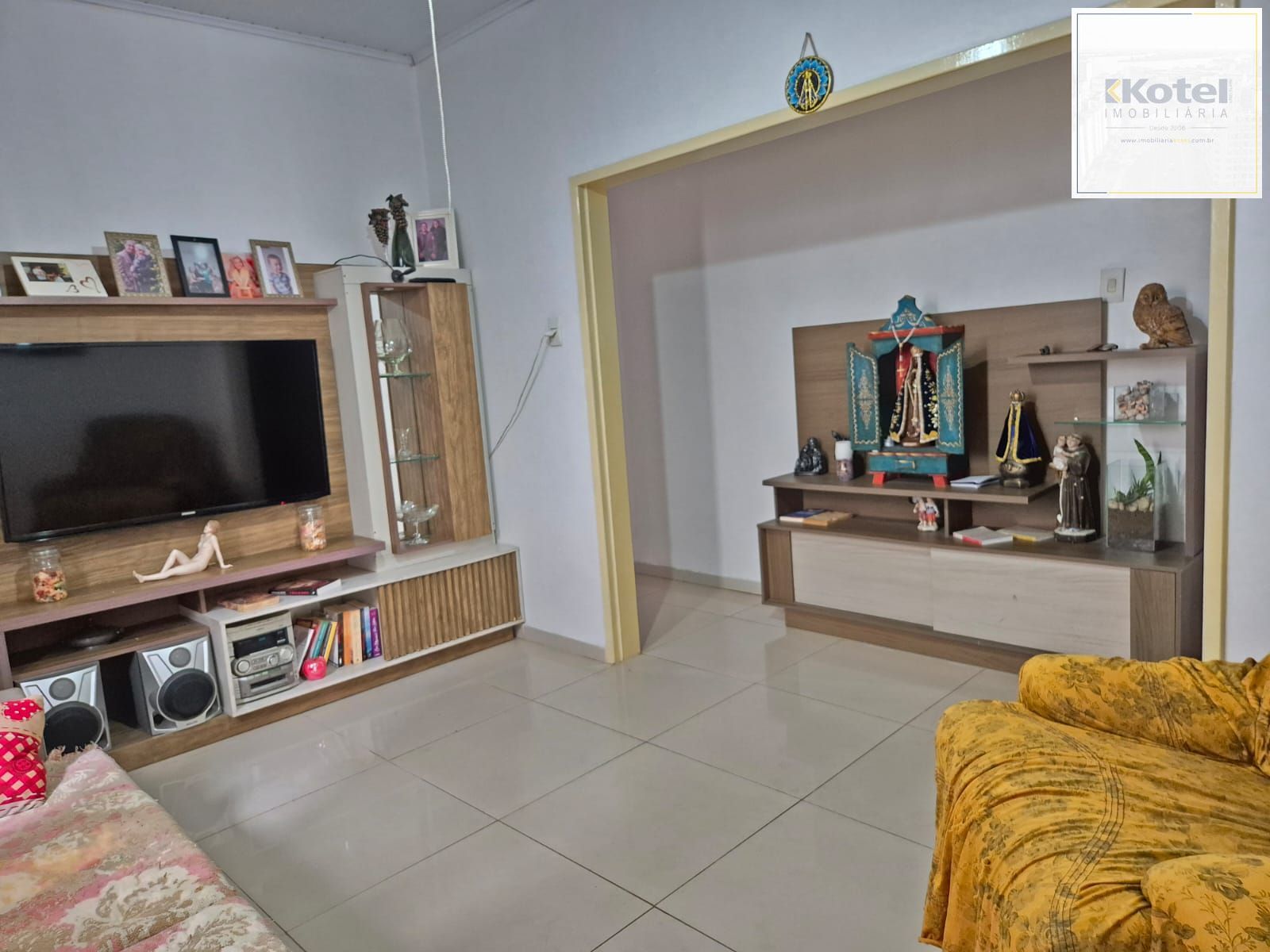 Casa térrea com pátio aos fundos