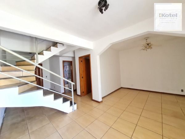 Casa de 3 dormitórios, apenas uma quadra da Av. Edgar Pires de Castro — foto 3