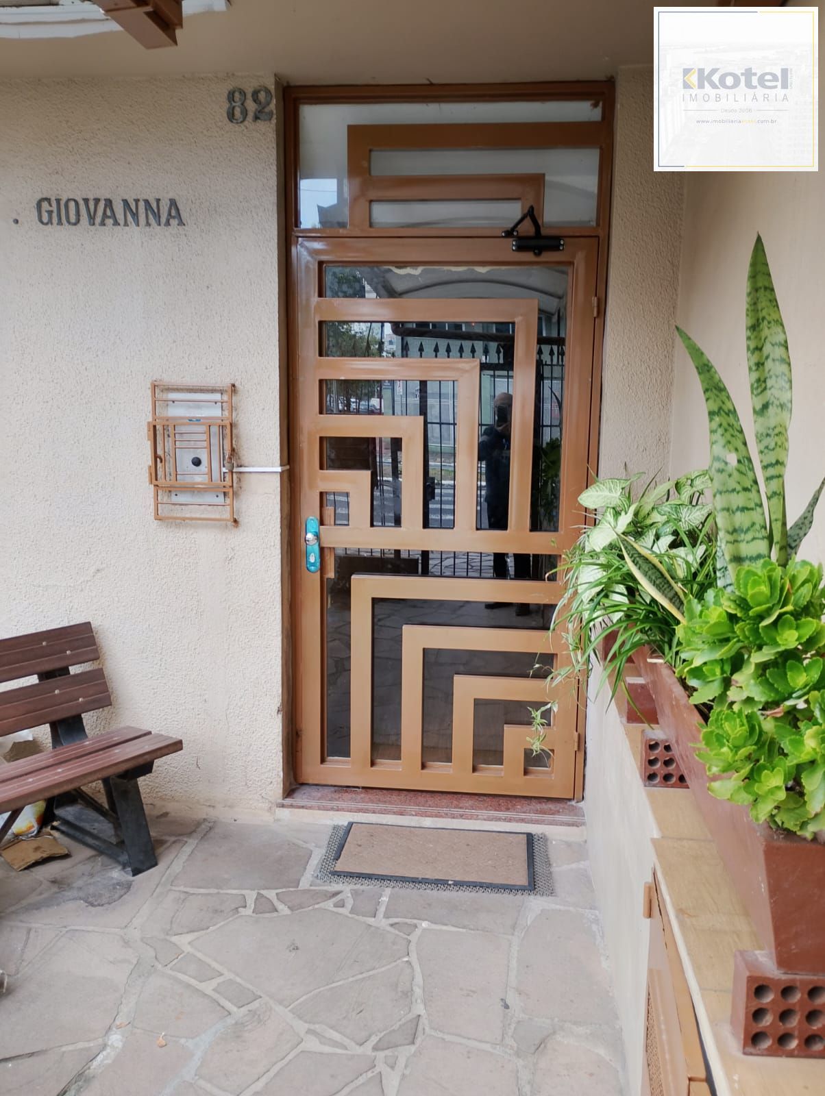 Apartamento Térreo, 02 dormitórios, 60,59m2 área privativa, quiosque com churrasqueira, Menino Deus