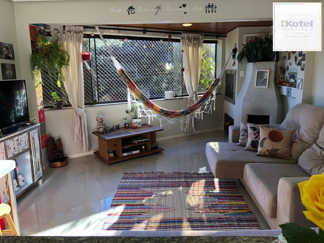 Um dormitório com lareira, churrasqueira e vaga — foto 2