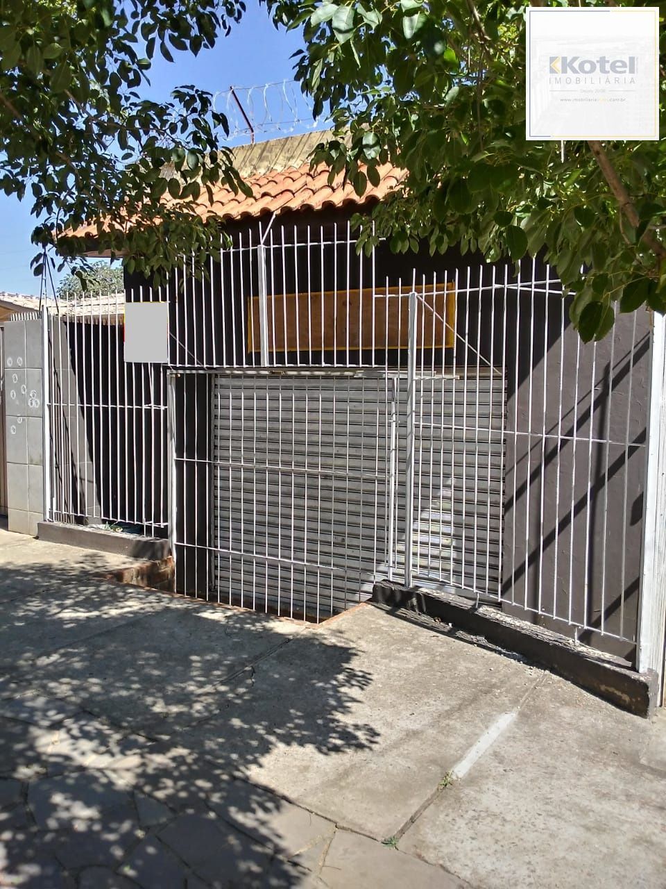 Loja térrea, frente para a rua Bairro Cristal
