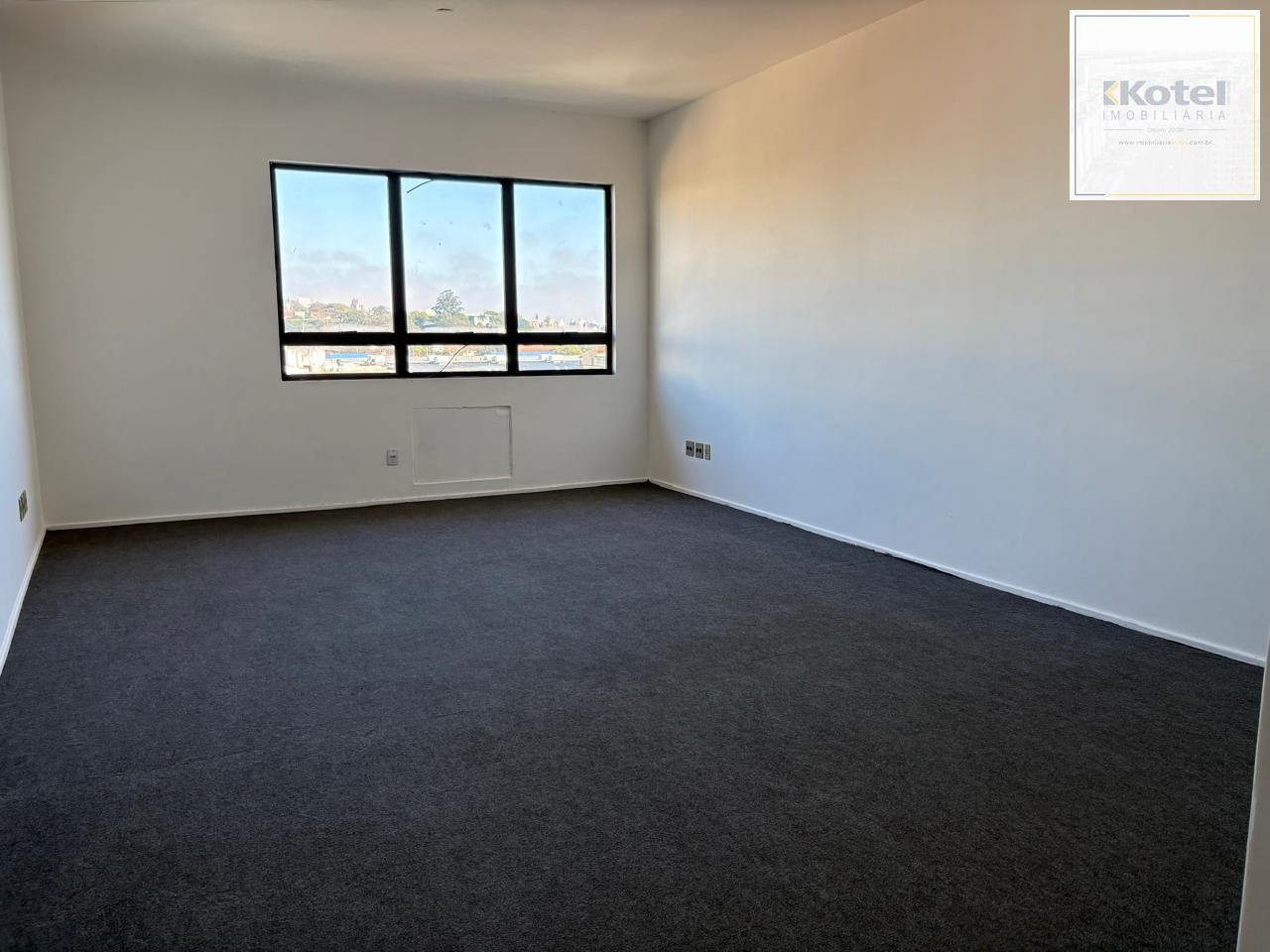Sala comercial 37,27m² no bairro Passo da Areia