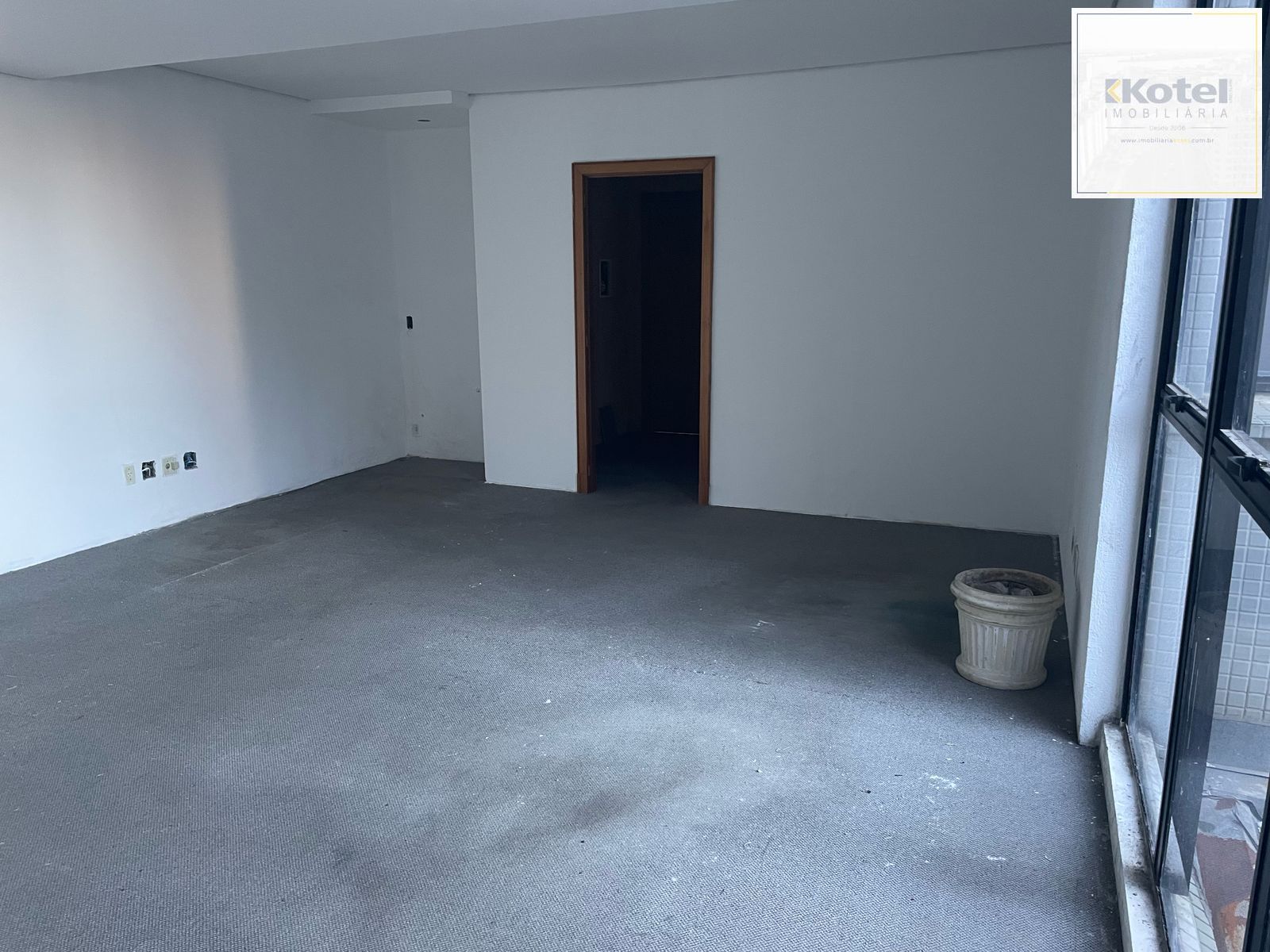 Sala Comercial de 48 m² com garagem, prédio com portaria presencial — foto 4