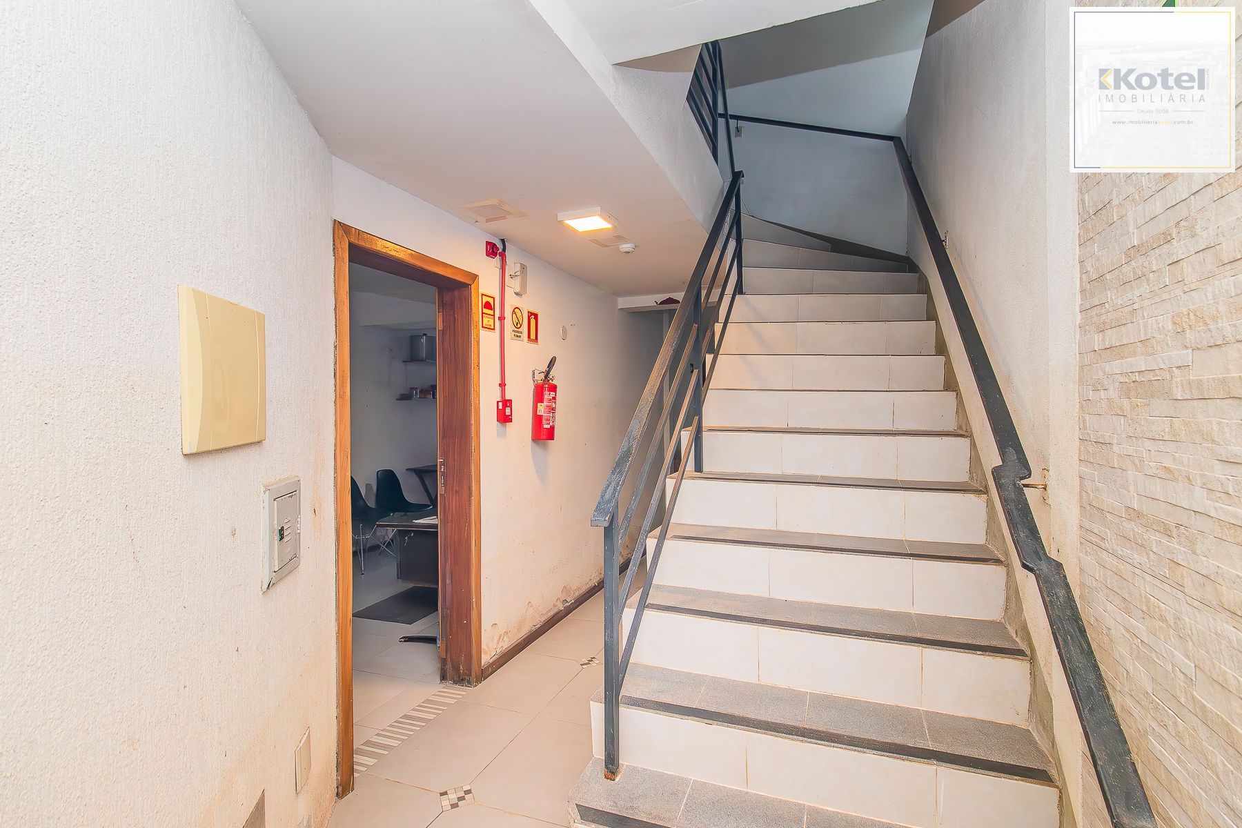 Prédio Comercial 464 m² no Menino Deus