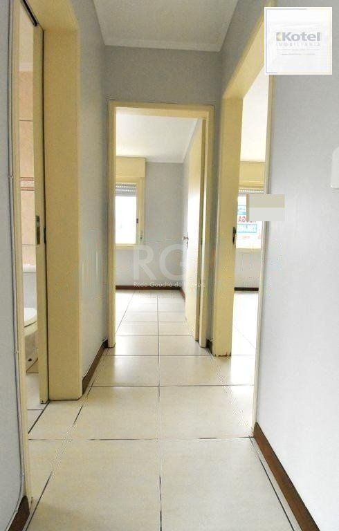 Apartamento de 2 dormitórios, 1 vaga de garagem coberta e escriturada. — foto 4