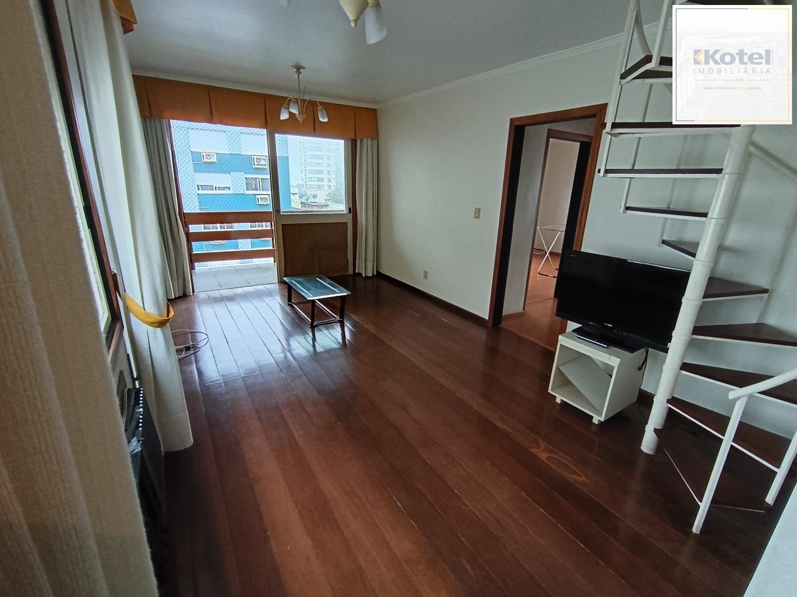 Cobertura 174m² 2 dormitórios, Terraço e 1 vaga.