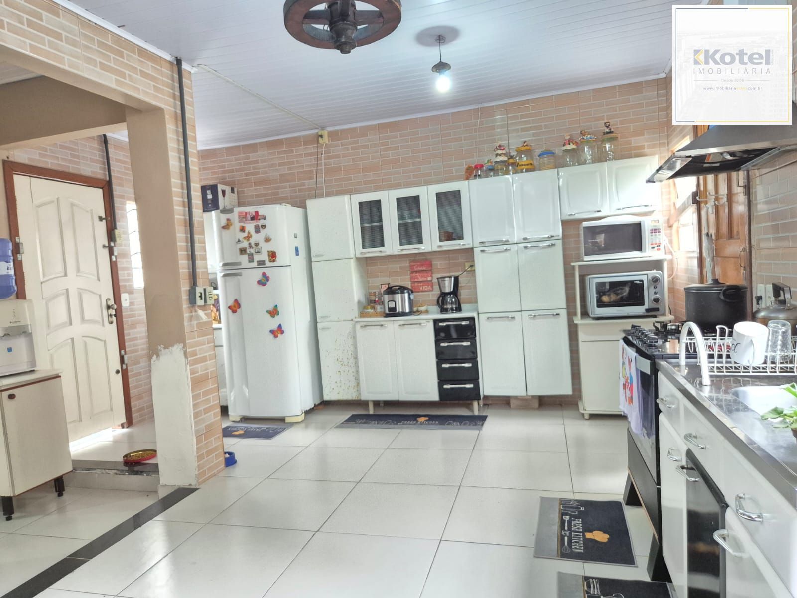 Casa térrea com pátio aos fundos