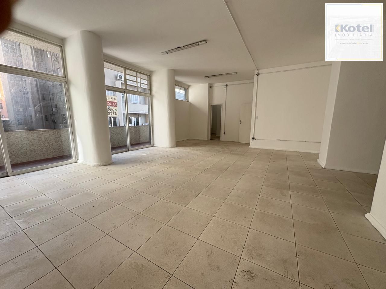 Sala comercial 822,66m² no centro de Porto Alegre