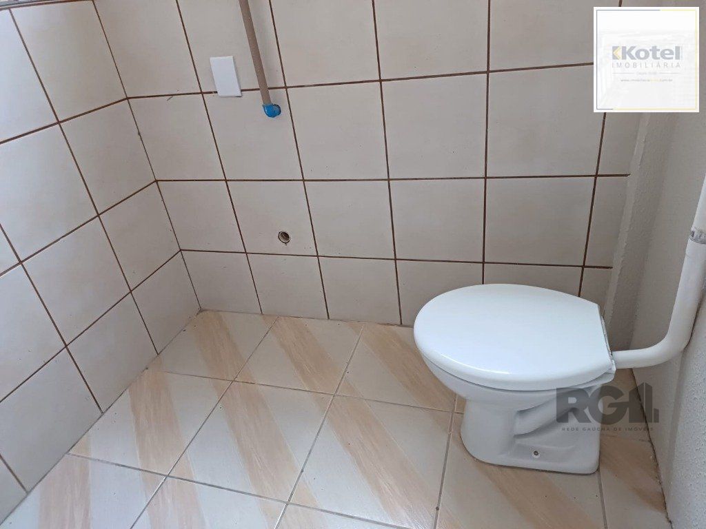 Sala reformada e desocupada!