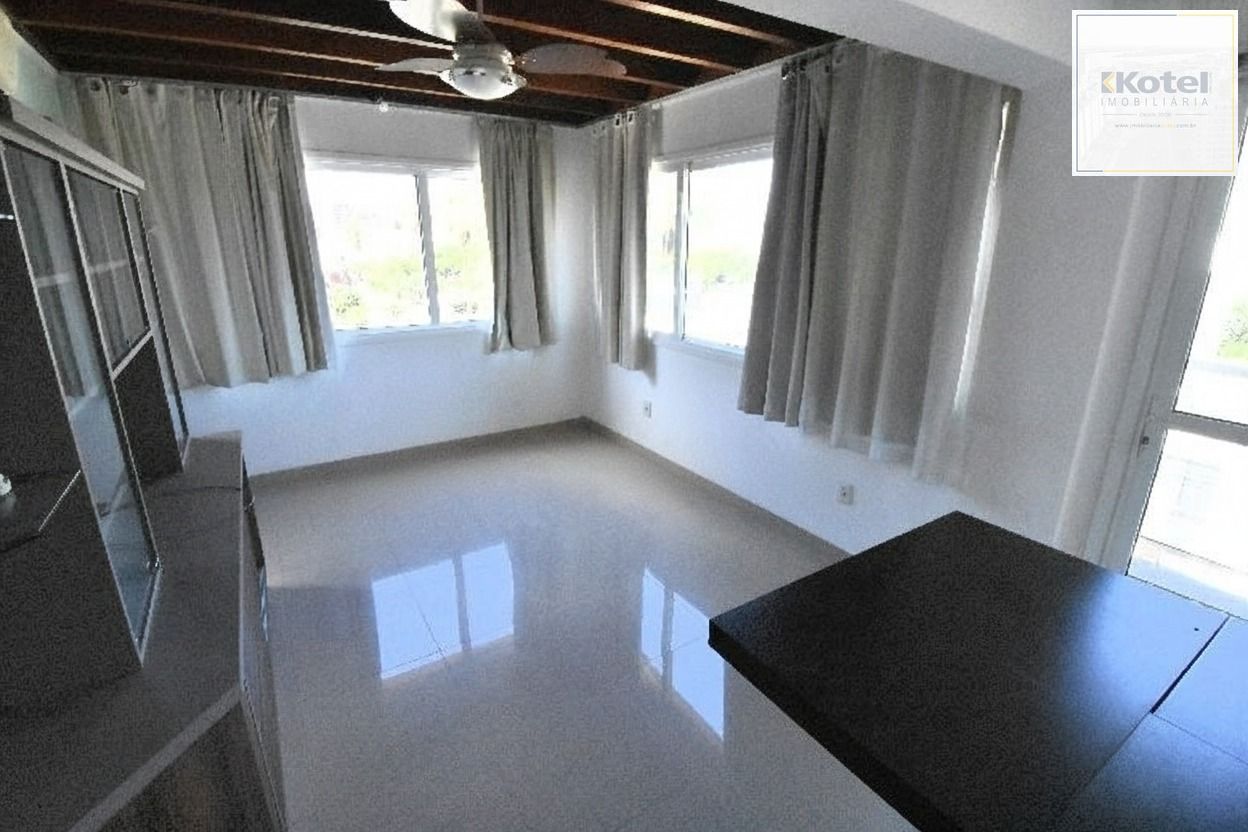 APARTAMENTO 2 DORMITÓRIOS COM 1 VAGA E SACADA COM CHURRASQUEIRA — foto 3