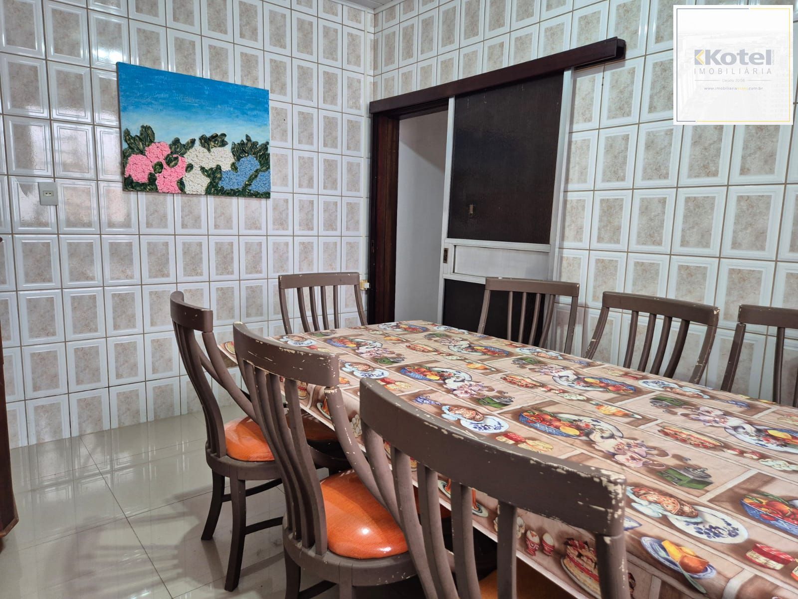 Casa térrea com pátio aos fundos