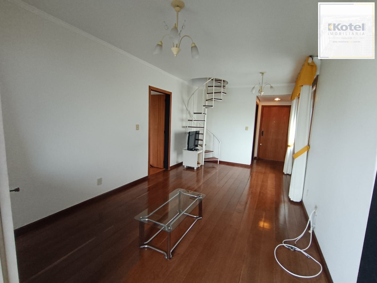 Cobertura 174m² 2 dormitórios, Terraço e 1 vaga.