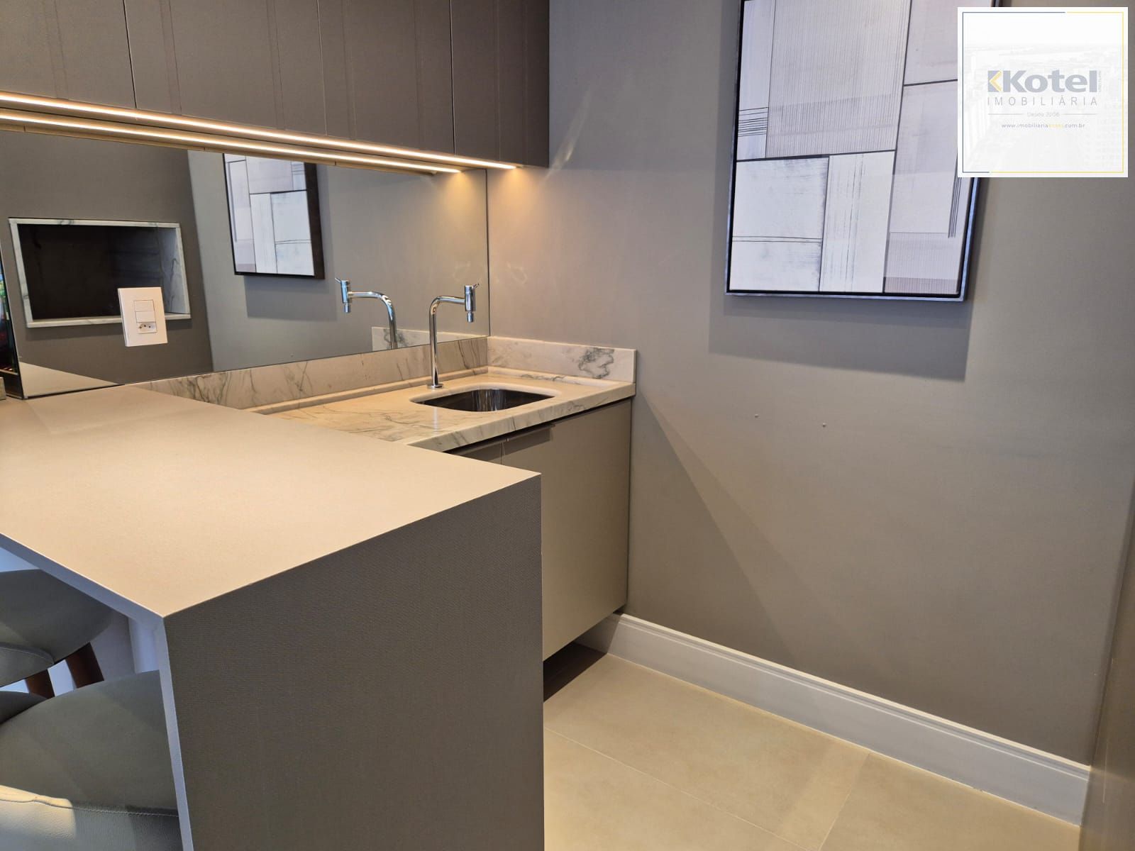 Apartamento 2 Dormitórios, Decorado e com Vaga de Garagem | Pronto para Morar!