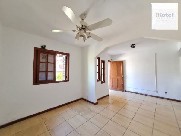 Casa de 3 dormitórios, apenas uma quadra da Av. Edgar Pires de Castro — foto 4
