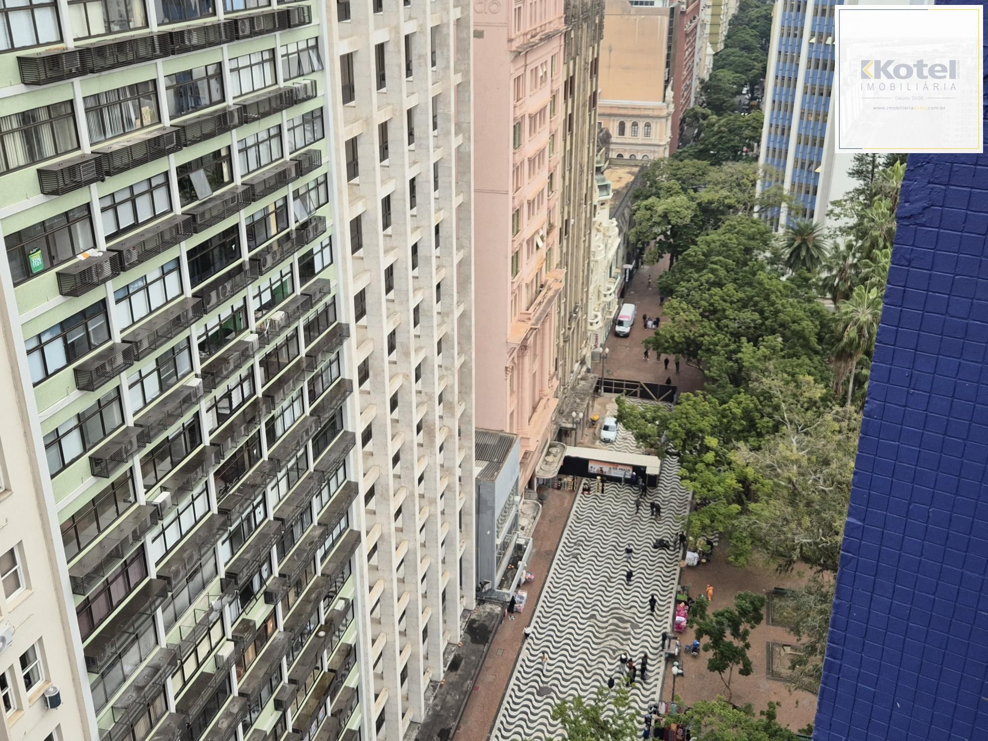 Prédio desocupado de 16 andares
