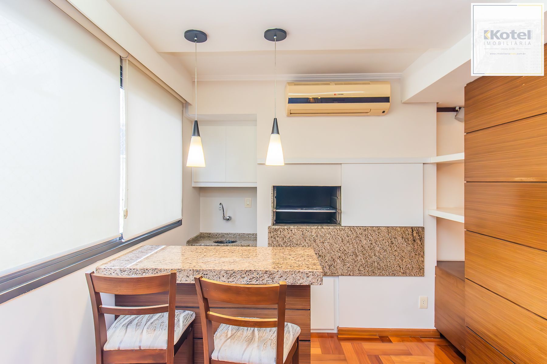 Apartamento semi mobiliado, impecável, com 126m² privativo.